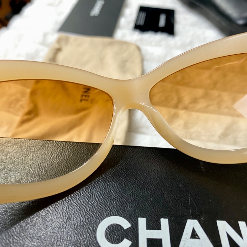 CHANEL Vintage Logo Quilted Sunglasses - Picture 6 of 9